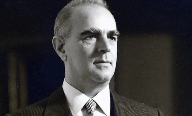 Σαν σήμερα: Το 1975 ο Καραμανλής υποβάλλει την αίτηση ένταξης της χώρας στην ΕΟΚ